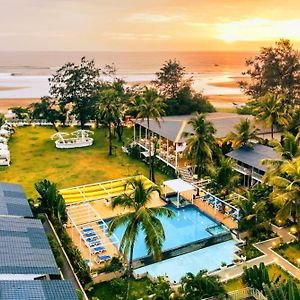 Foxoso La Beach Resort & Spa